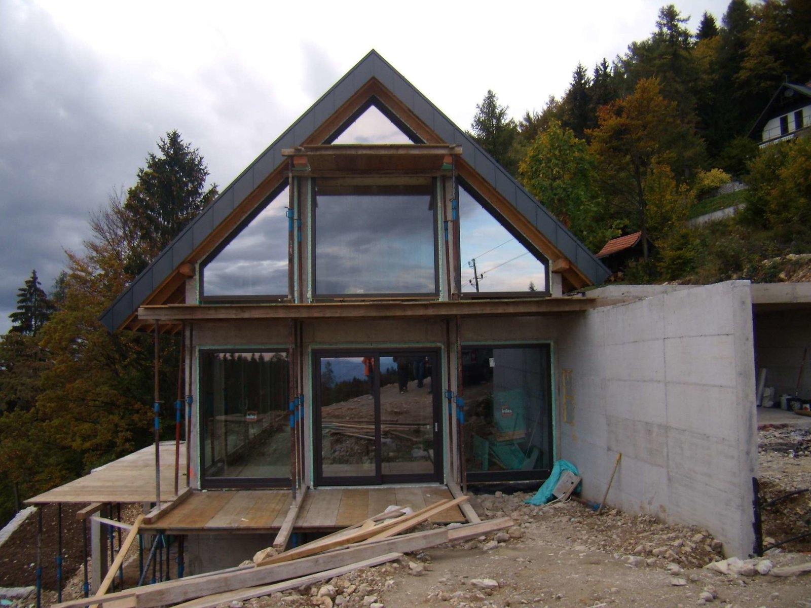 Haus nach Einbau von Fenstern der Firma Haus & Garten